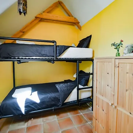 Les Plachettes 度假居 Flobecq